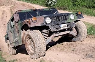 JOCHEN SCHWEIZER Geschenkgutschein: Hummer H1 im Gelände Fahren in Mitteldeutschland (30 Min.)