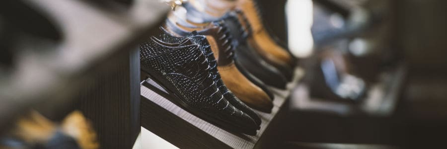 Schuhe im Luxus Schuhregal